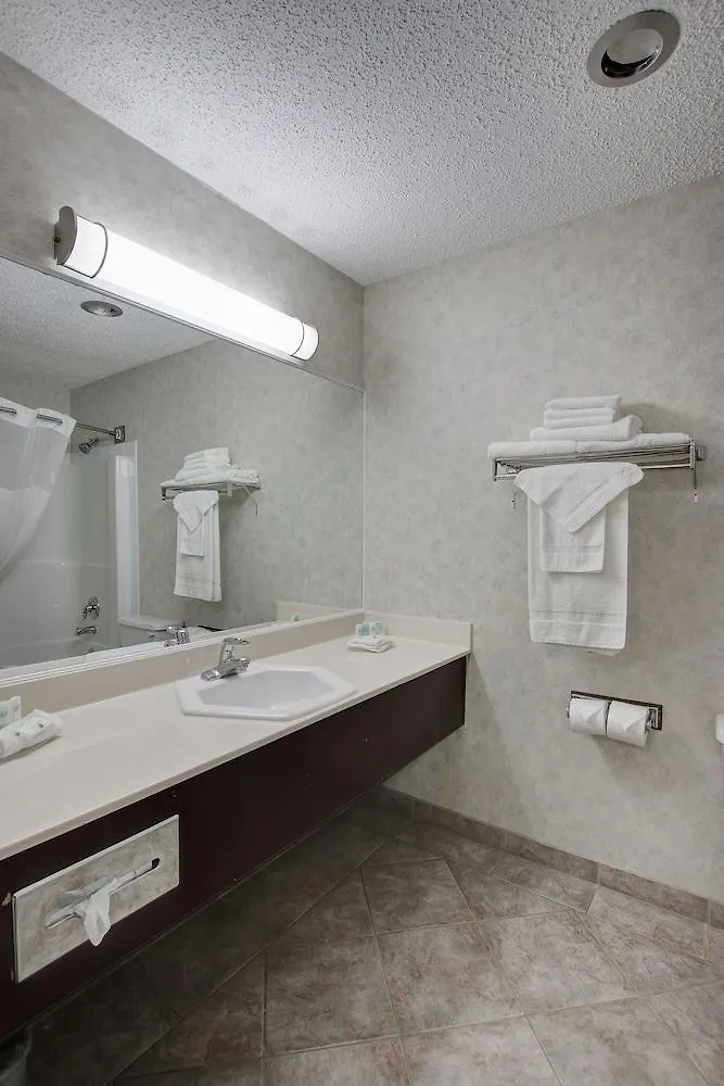 Ramada By Wyndham Nisku Edmonton Airport Hotel