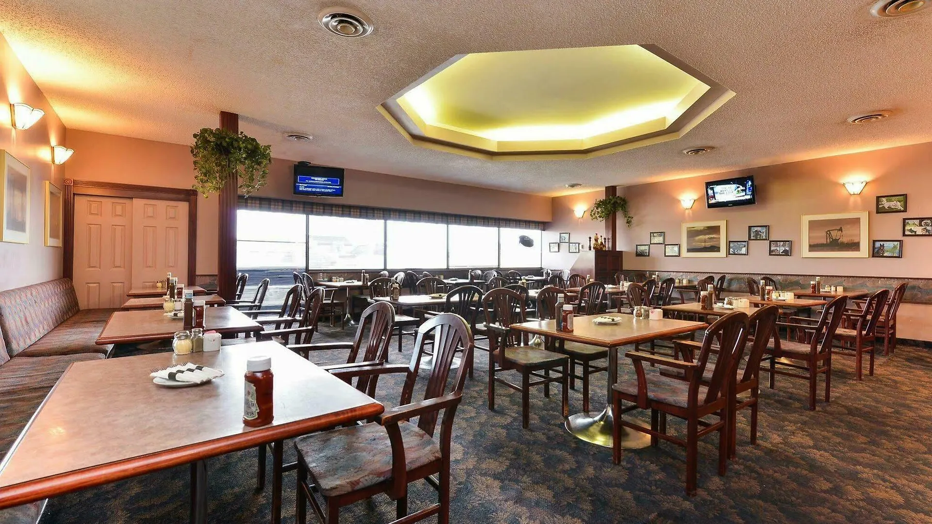 Ramada By Wyndham Nisku Edmonton Airport Hotel 3*,