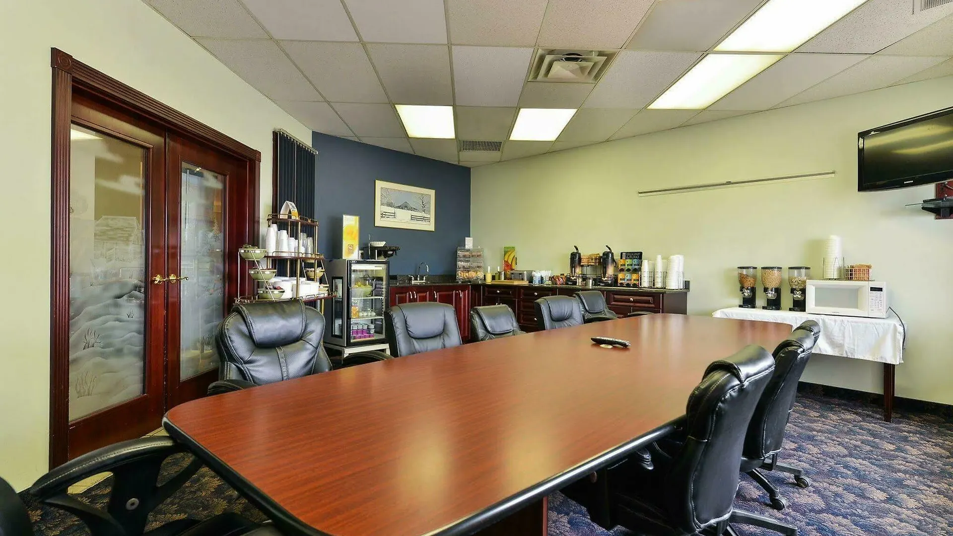 Ramada By Wyndham Nisku Edmonton Airport Hotel