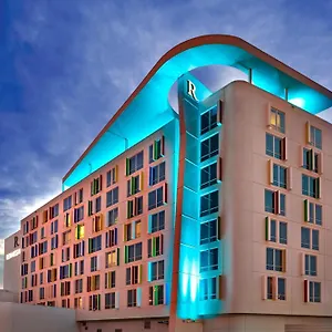 4* Hotel Renaissance Edmonton Airport